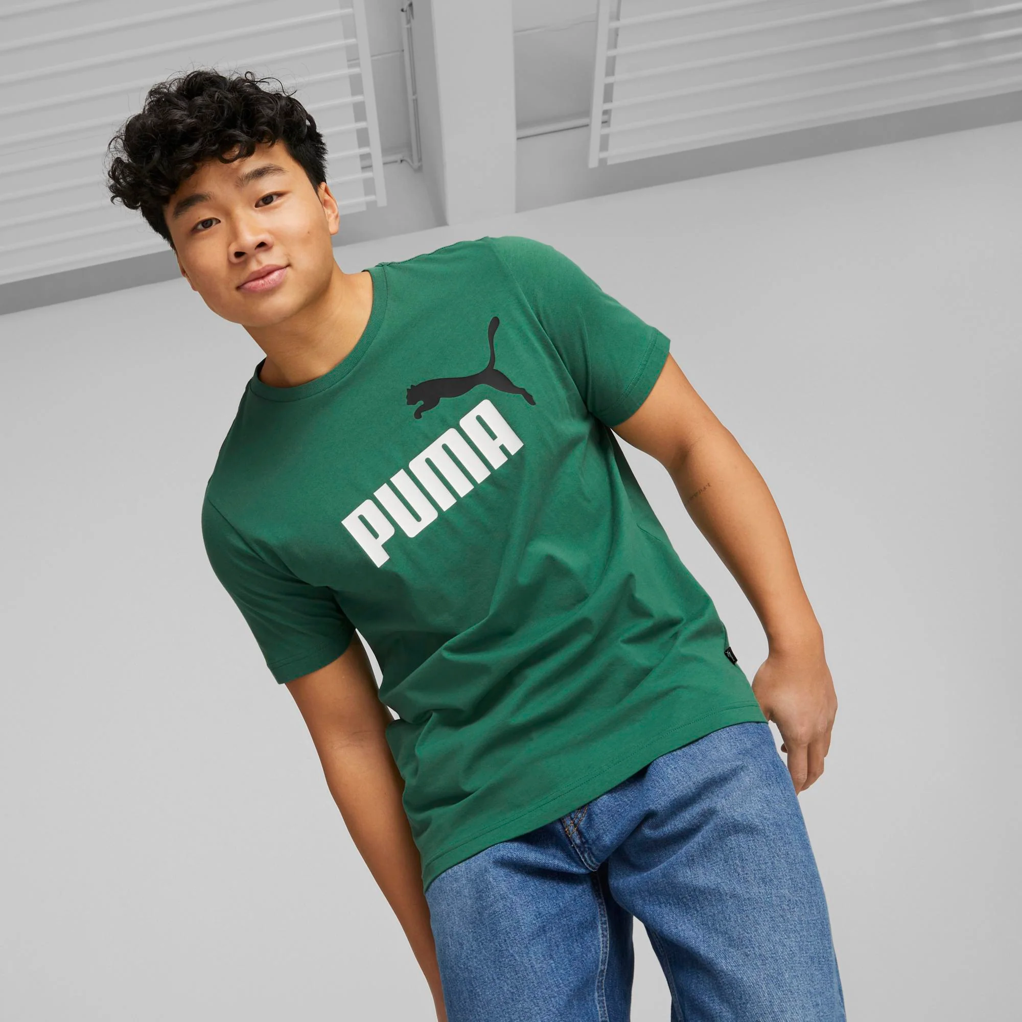 T-shirt verde da uomo con logo bicolore Puma Essentials