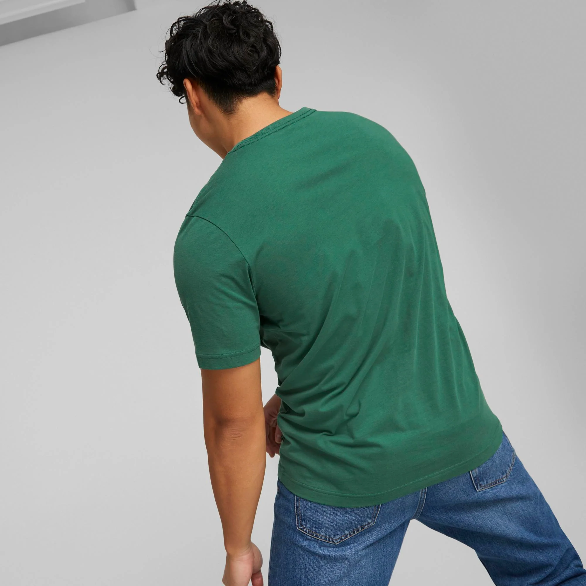 T-shirt verde da uomo con logo bicolore Puma Essentials - Image 2