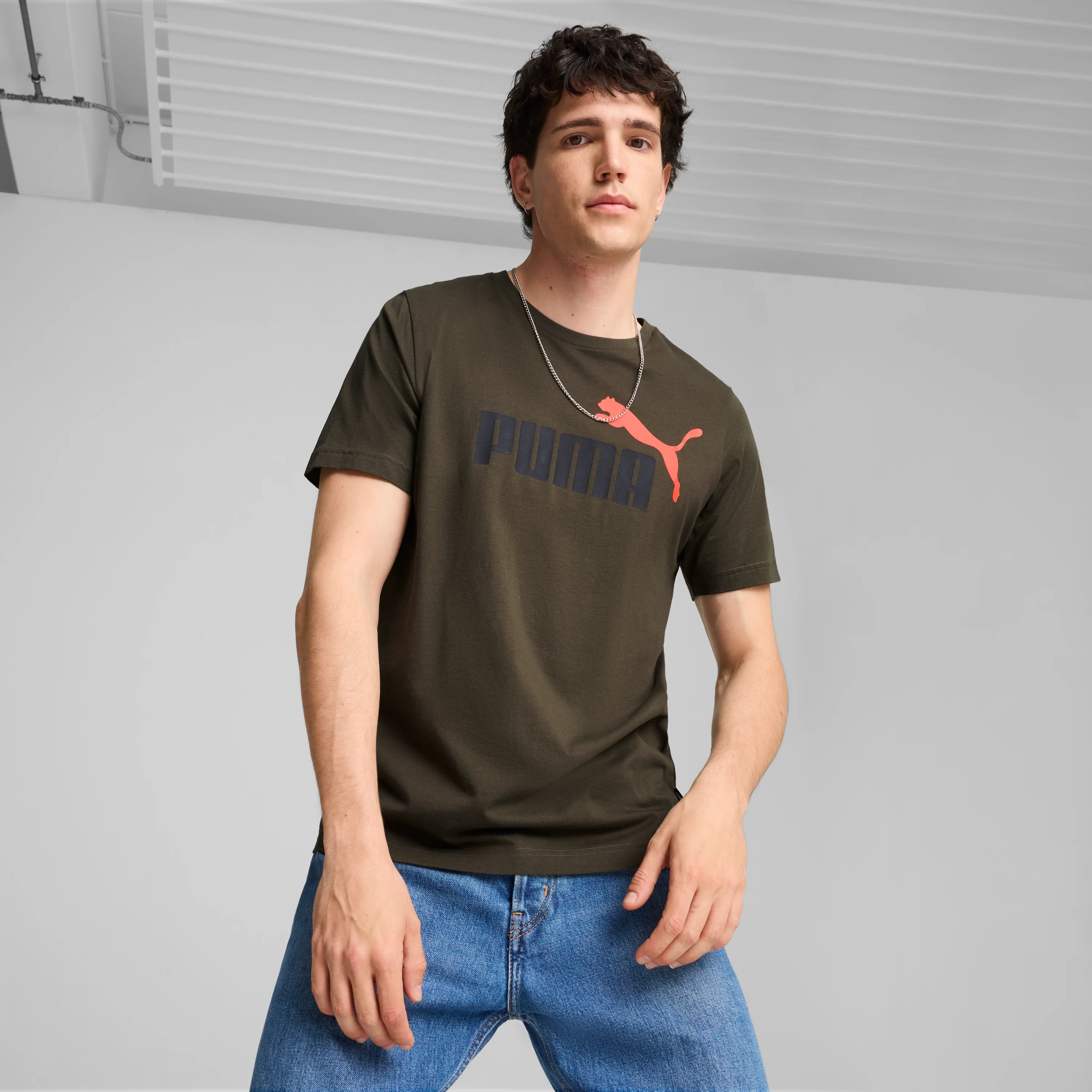 T-shirt verde militare da uomo con stampa logo Puma