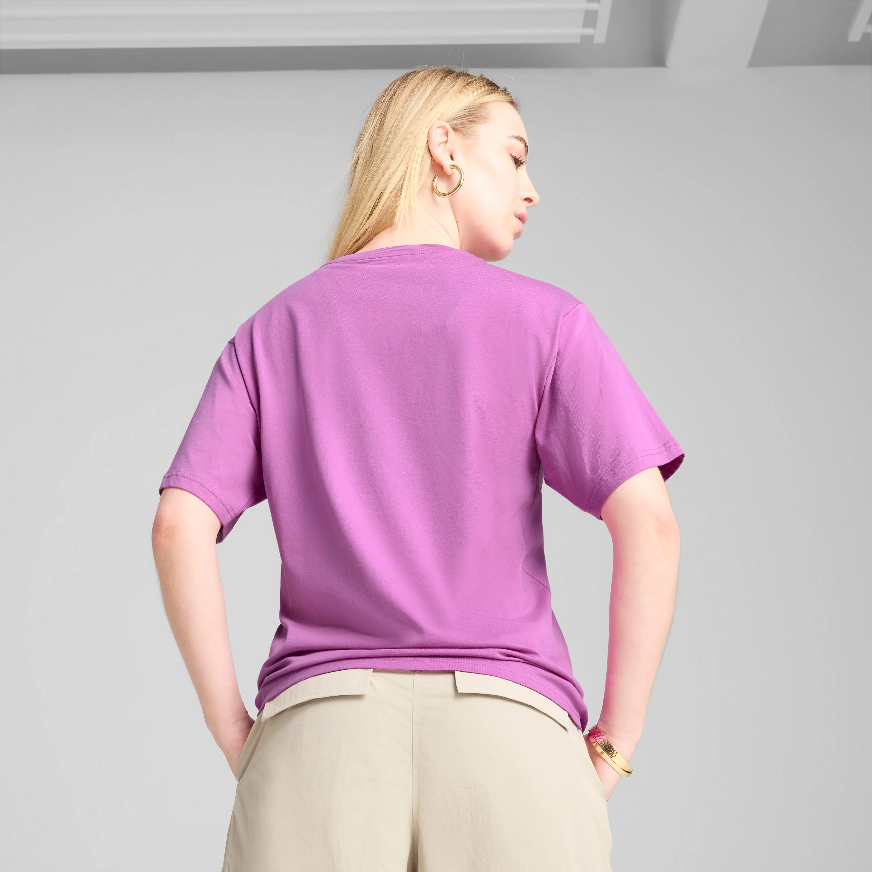 T-shirt viola da Donna con logo GRAPHICS Stacked Puma - Image 2