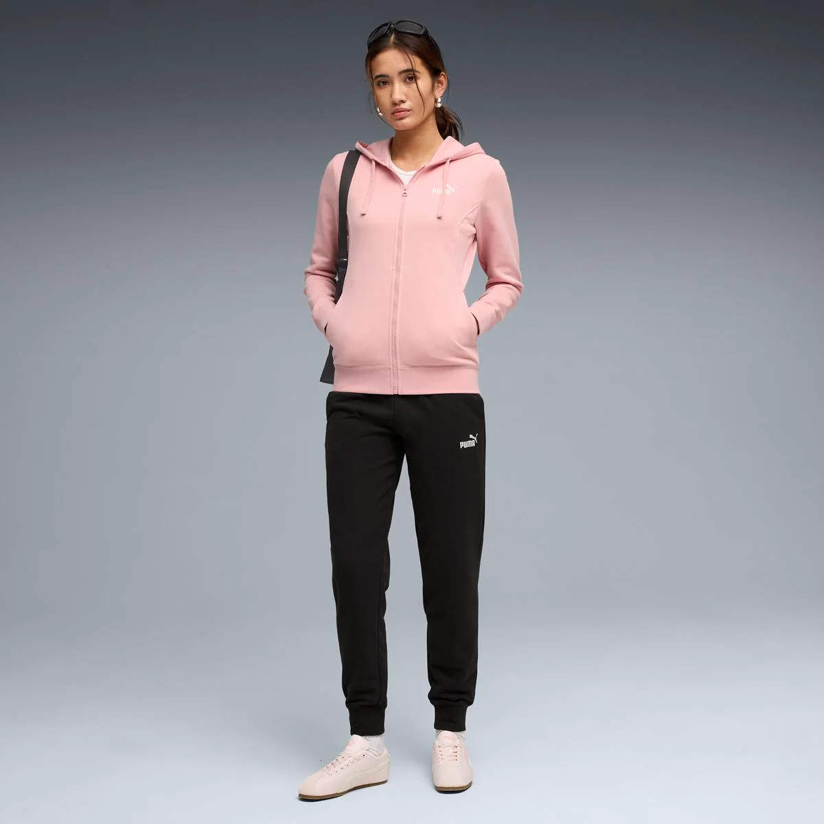 Tuta da donna rosa e nera Puma con felpa con cappuccio e zip