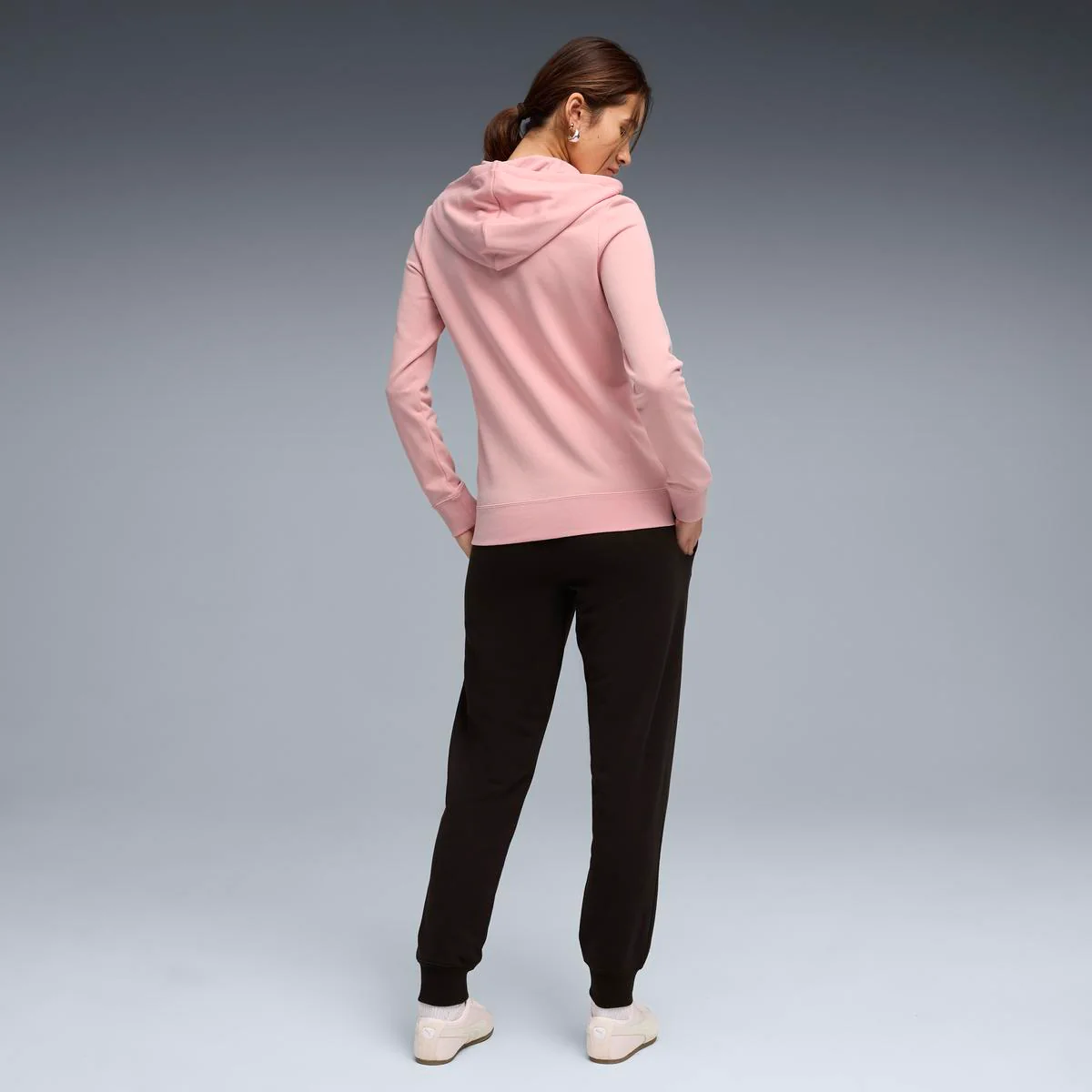 Tuta da donna rosa e nera Puma con felpa con cappuccio e zip - Image 2