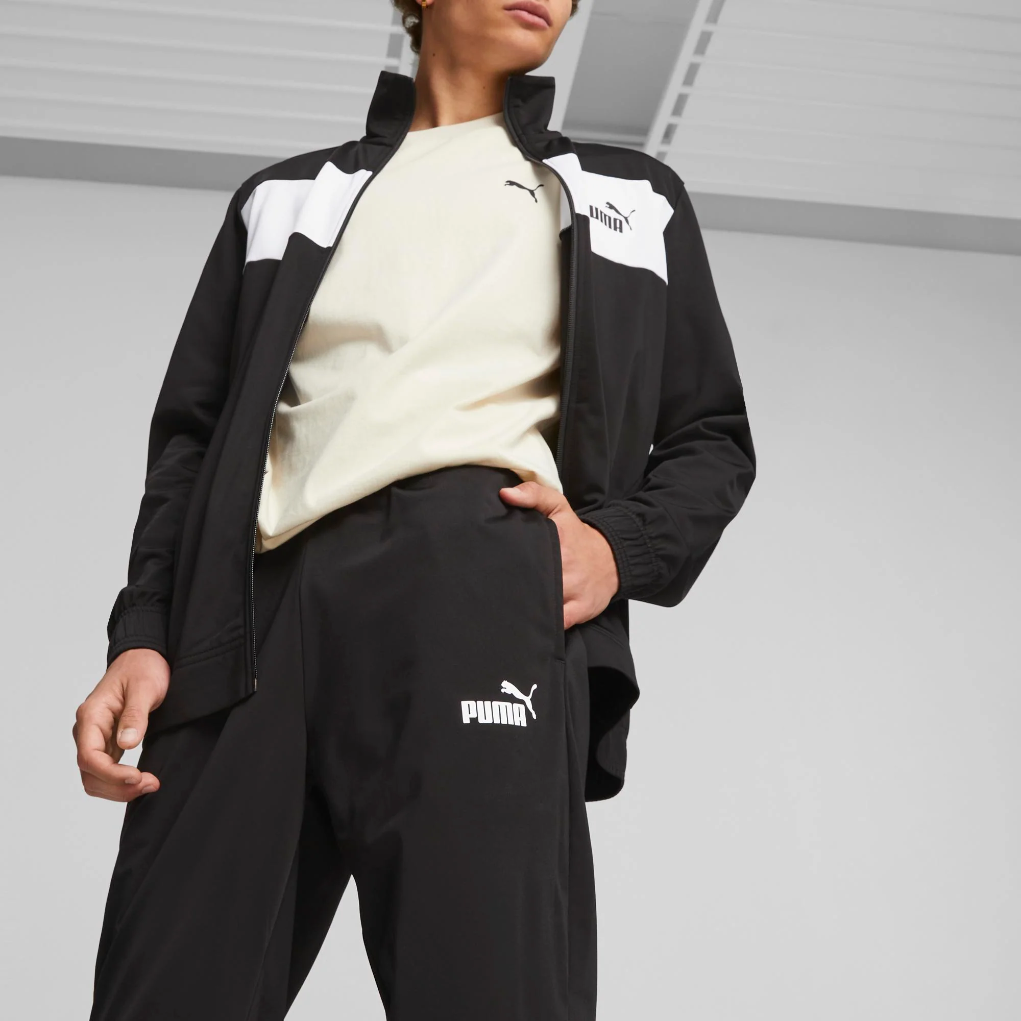 Tuta sportiva nera da uomo con zip e fascia a contrasto Puma - Image 3