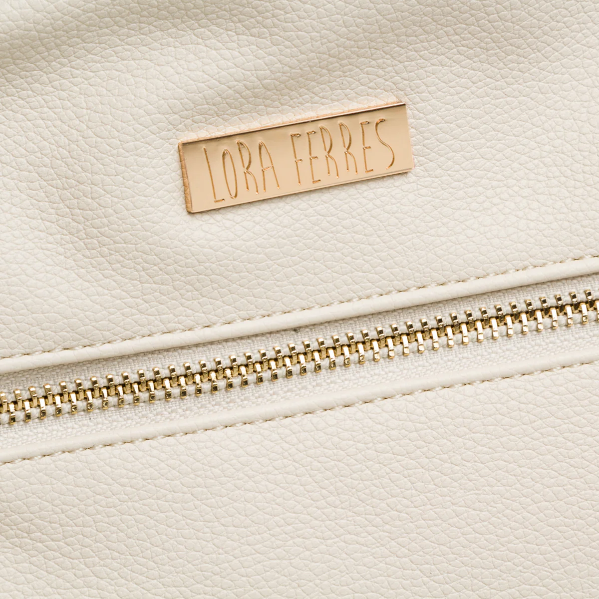 Zaino bianco latte con tasche esterne da donna Lora Ferres - Image 3