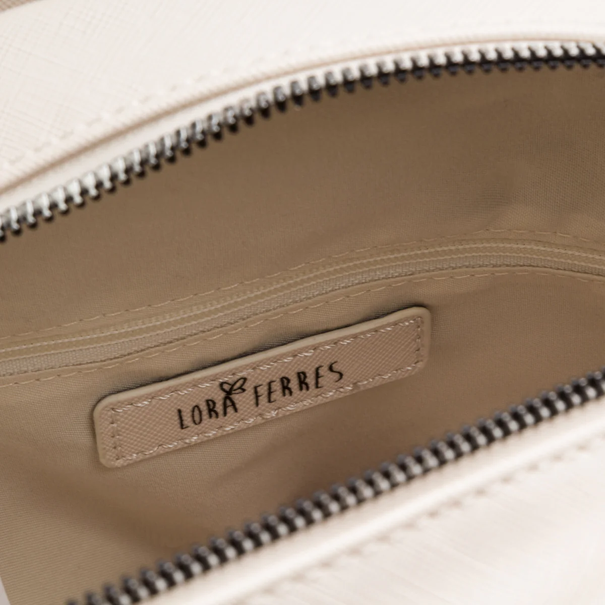 Zaino bianco off-white da donna con tasca esterna Lora Ferres - Image 4