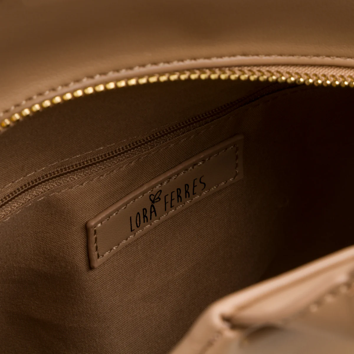 Zaino da donna beige in similpelle Lora Ferres - Image 3