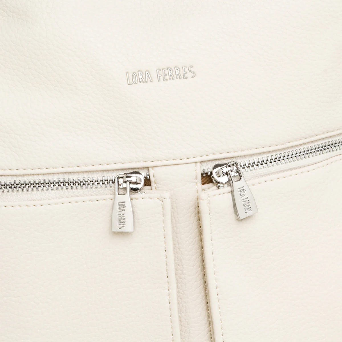 Zaino da donna bianco con tasche esterne e logo Lora Ferres - Image 3
