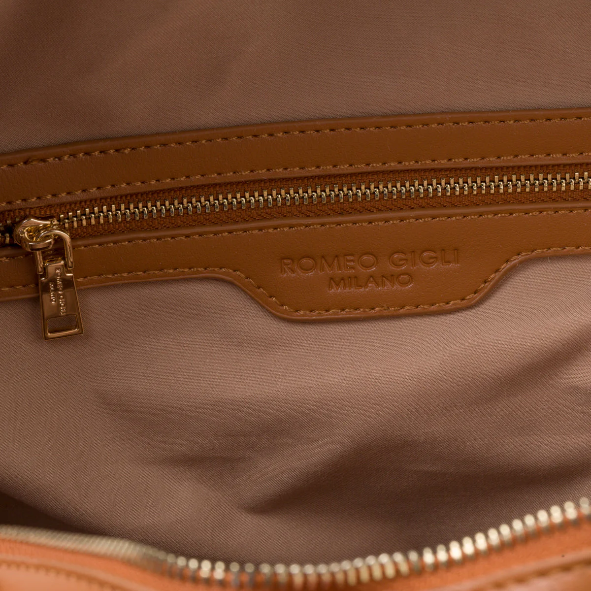 Zaino marrone e beige con monogramma da donna Romeo Gigli Milano Gama - Image 5