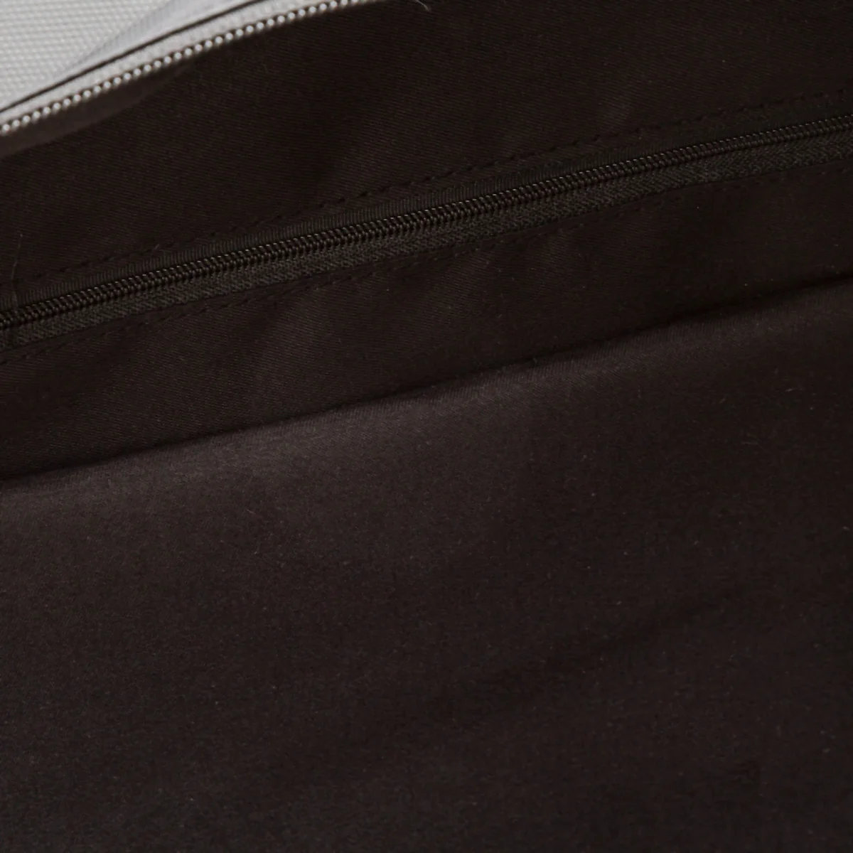 Zaino sportivo ed elegante nero da Uomo con logo Carrera Jeans - Image 4